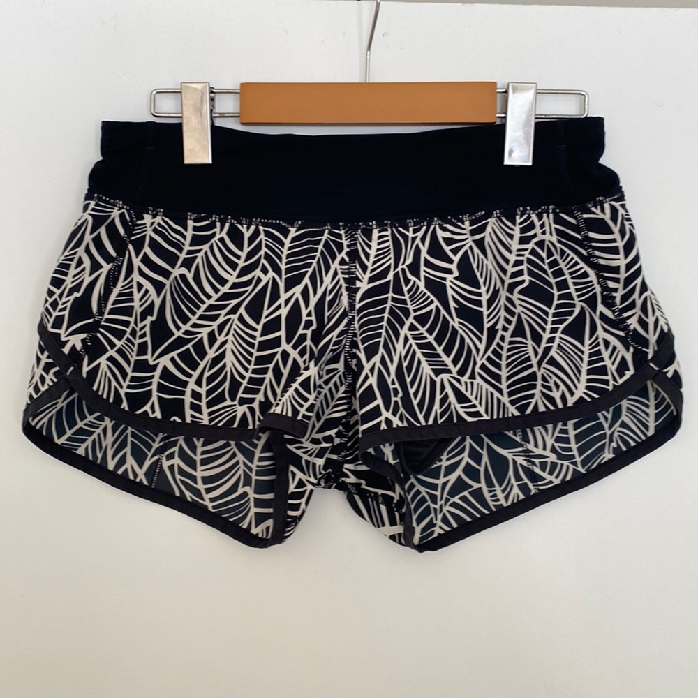 Lululemon black and white short size 4